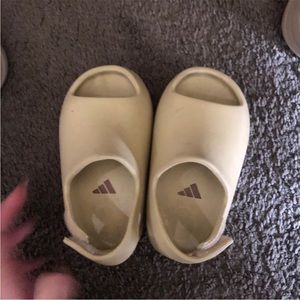 Adidas yeezy slide baby sandal toddler 9C
